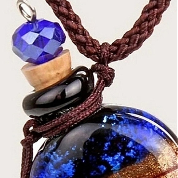 🆕️❤LAST 1❤EMORY ROSE MINI GLASS BOTTLE CHARM NECKLACE - Picture 9 of 17